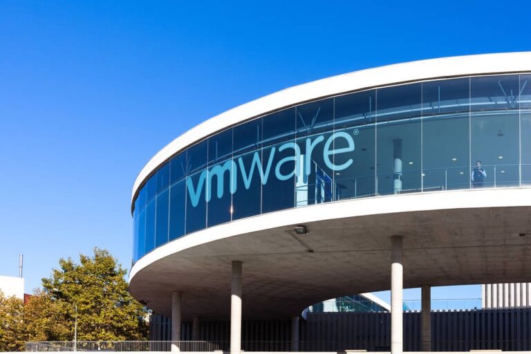 VMware edges towards multi-cloud, adds AI side quest