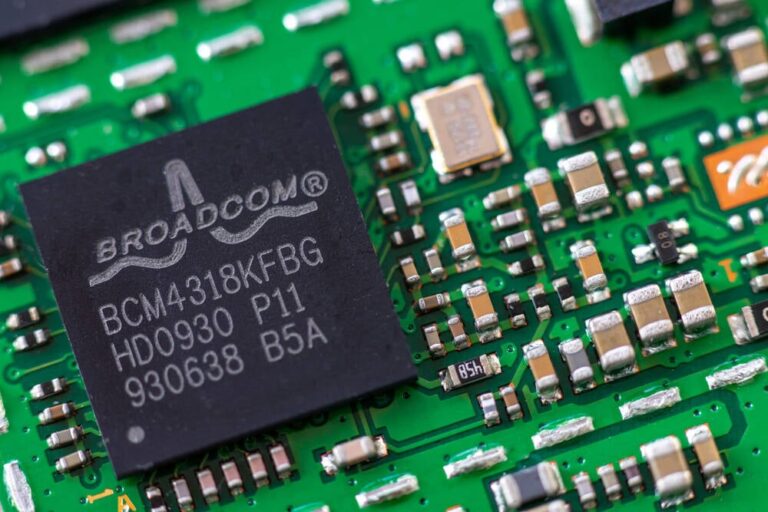 Specter of China haunts looming Broadcom-VMware merger