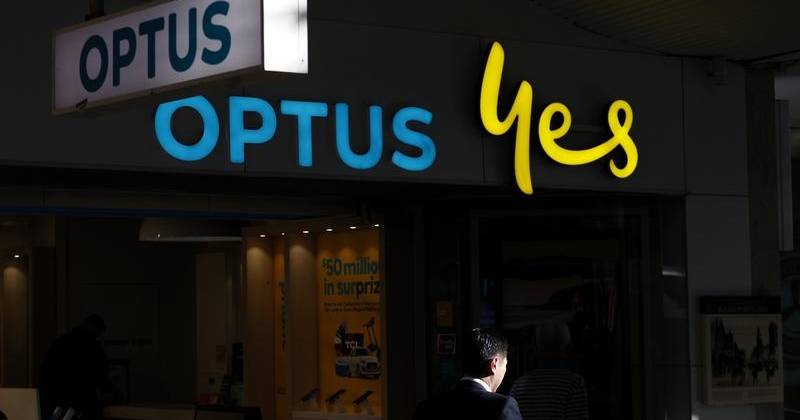 Government announces review into Optus outage