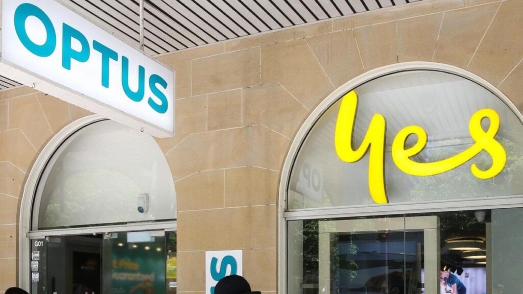 Optus customers defect to Telstra