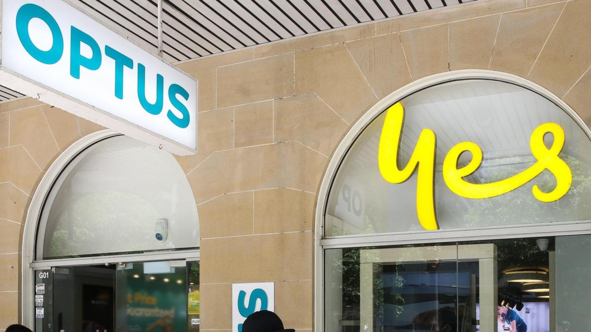 Optus customers defect to Telstra