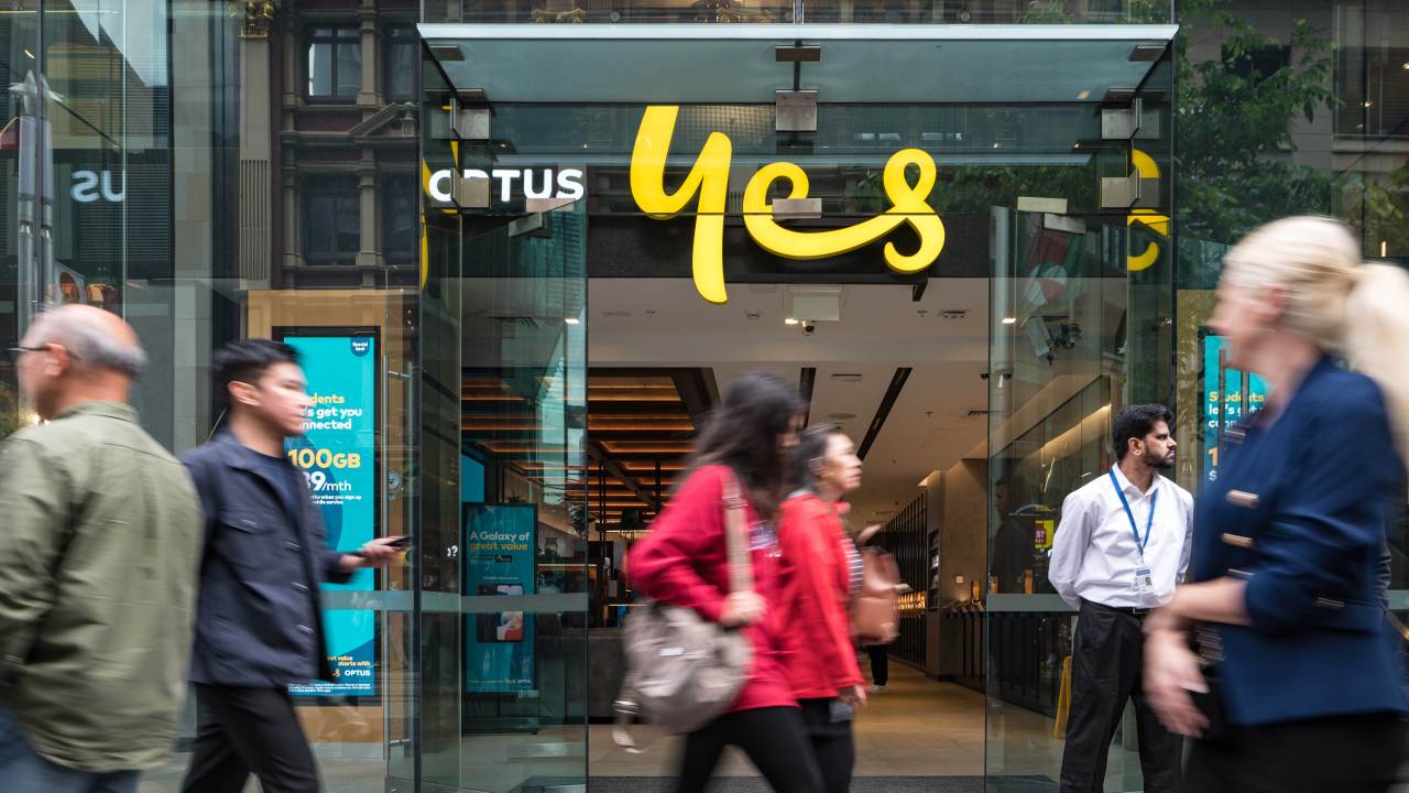 Tech expert labels Optus outage as ‘longest and biggest’ in Australia and reveals he ‘laughed a lot’ at telco’s 200GB data compensation