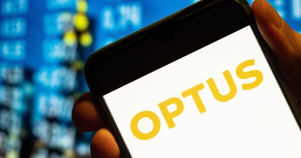 Embattled Optus CEO resigns after 12-hour Aus outage