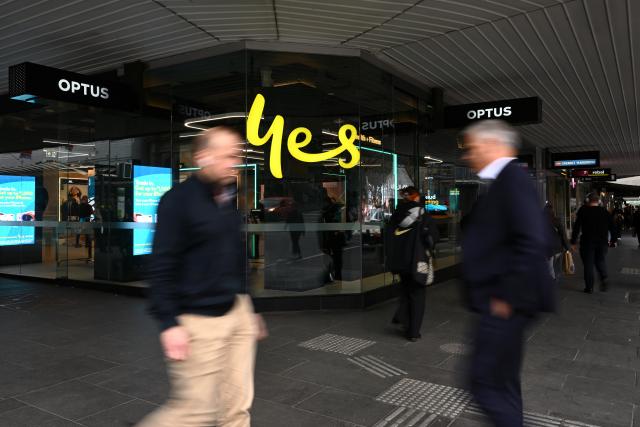 Federal government to undertake ‘critical’ review after Optus outage