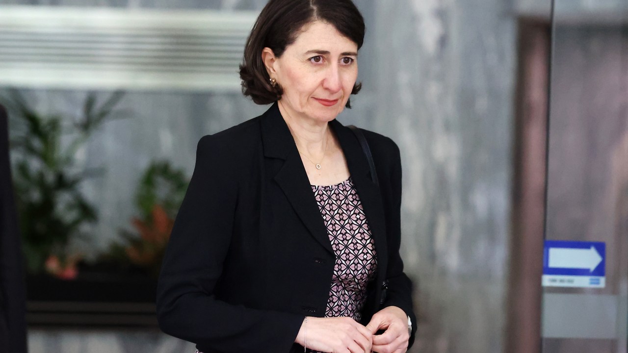 Simon Birmingham backs former NSW premier Gladys Berejiklian to replace Kelly Bayer Rosmarin as new Optus chief after major network outage