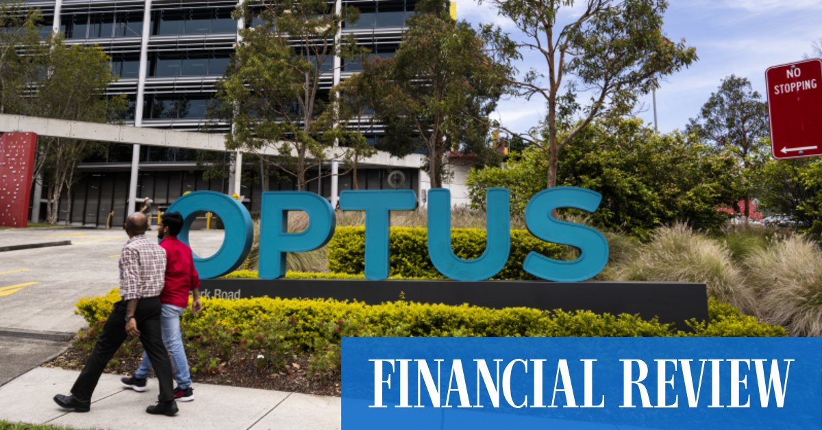 Optus tries to staunch potential ‘big loss of customers’