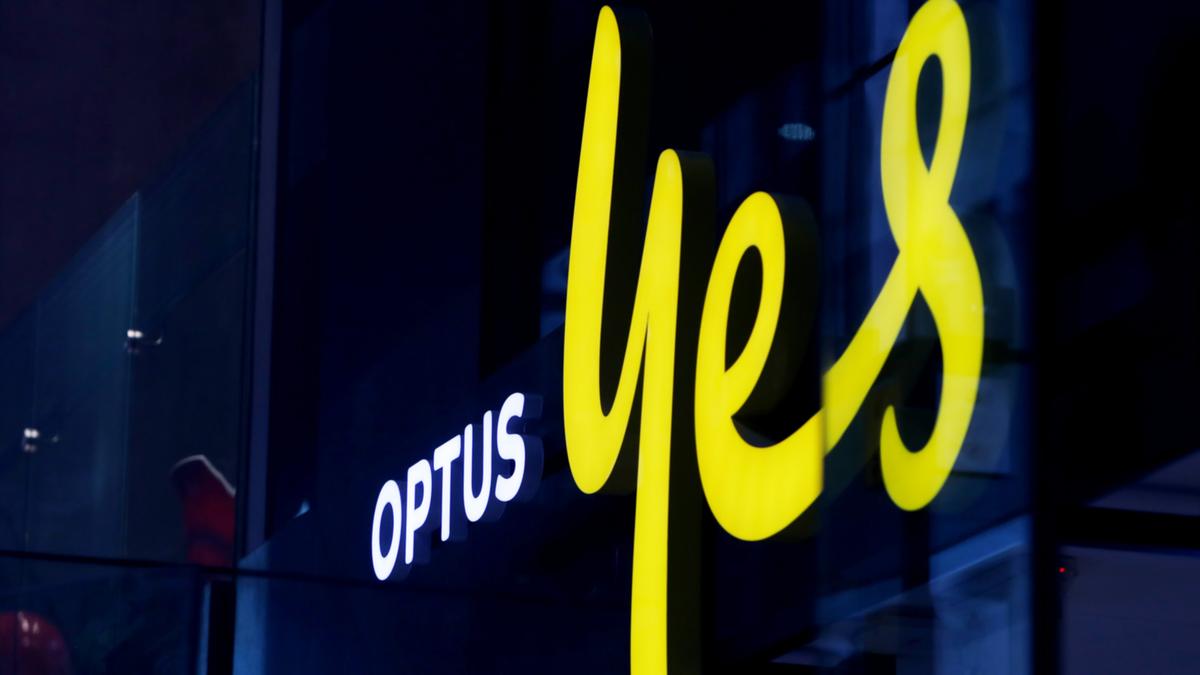 Major health service Barwon Health left unable to make or receive calls during yet another Optus outage