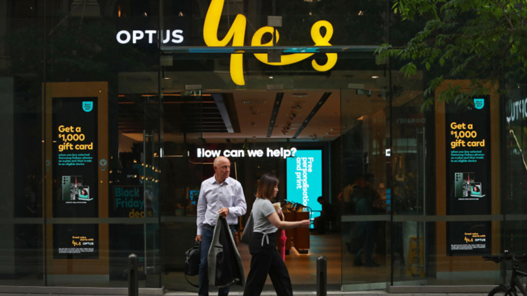 Thousands affected by Optus outage