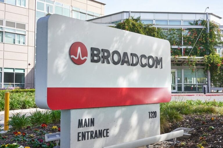 Broadcom Nears Sale Of VMware-Acquired Software Division To KKR In Strategic Shift Towards Cloud Services: Report – Broadcom (NASDAQ:AVGO), KKR & Co (NYSE:KKR)