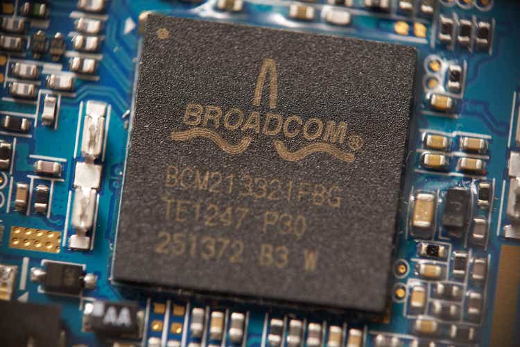 Broadcom Q1 earnings preview: All eyes on AI and VMware (NASDAQ:AVGO)