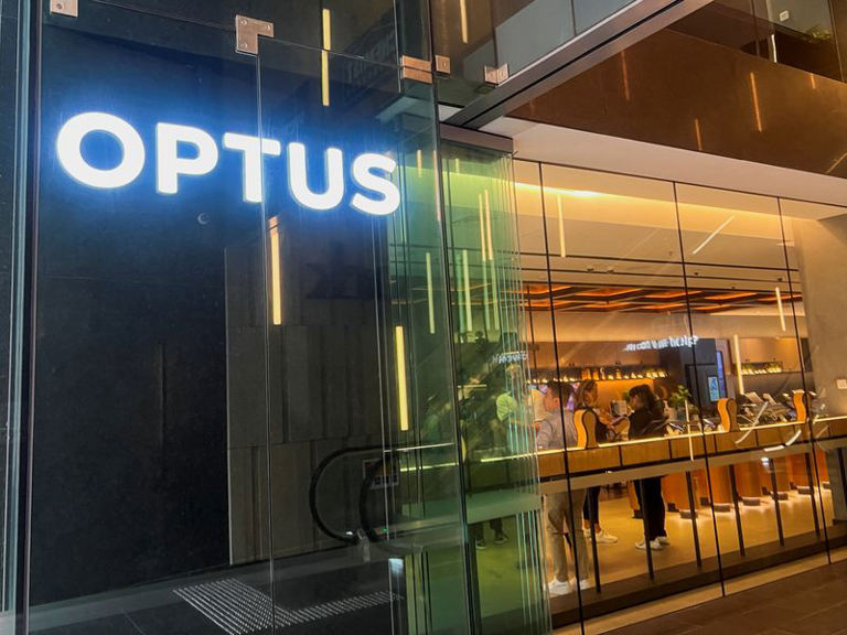 Singtel-owned Optus names broadband network boss Stephen Rue as new CEO